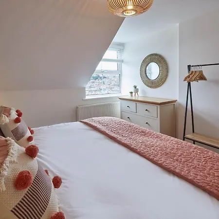 Host & - Harbour View House Whitby