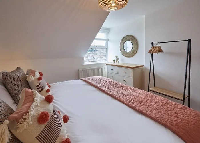 Host & - Harbour View House Whitby