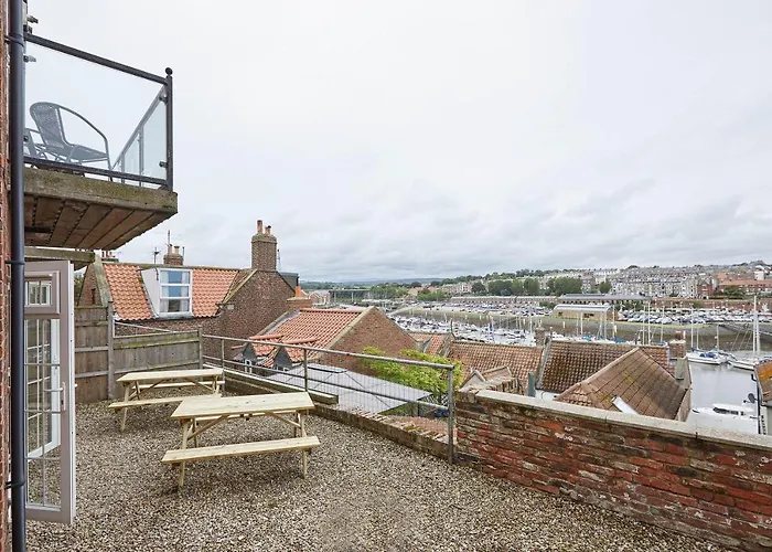 Host & - Harbour View House Whitby