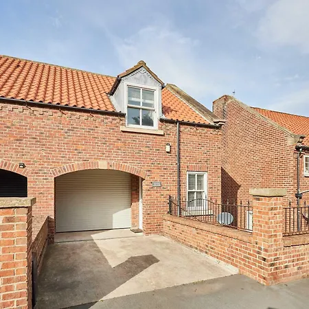 Host & - Harbour View House