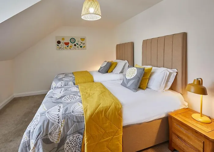 Host & - Harbour View House * Γουίτμπι